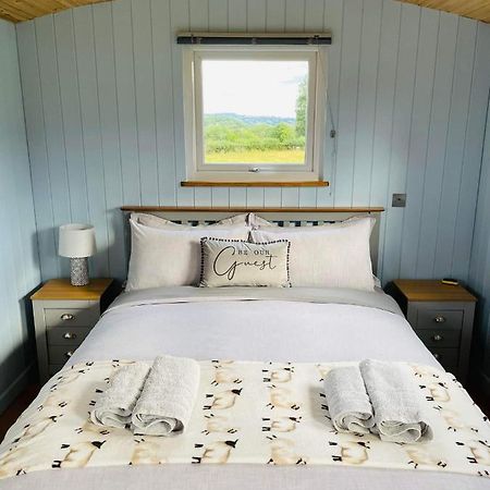 Bespoke Luxury Huts With Hot Tubs. Located In The Black Mountains. Llanveynoe Exteriör bild