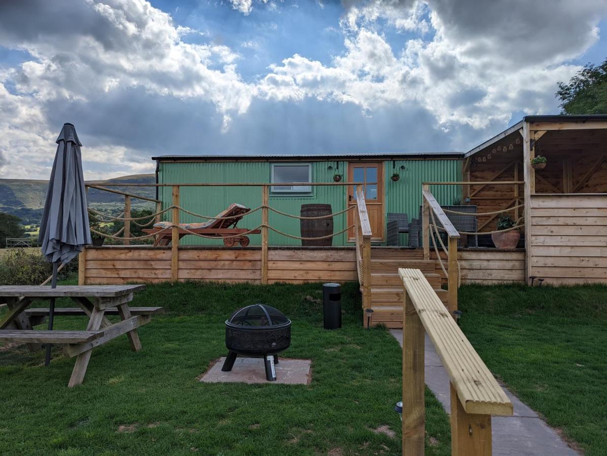 Bespoke Luxury Huts With Hot Tubs. Located In The Black Mountains. Llanveynoe Exteriör bild