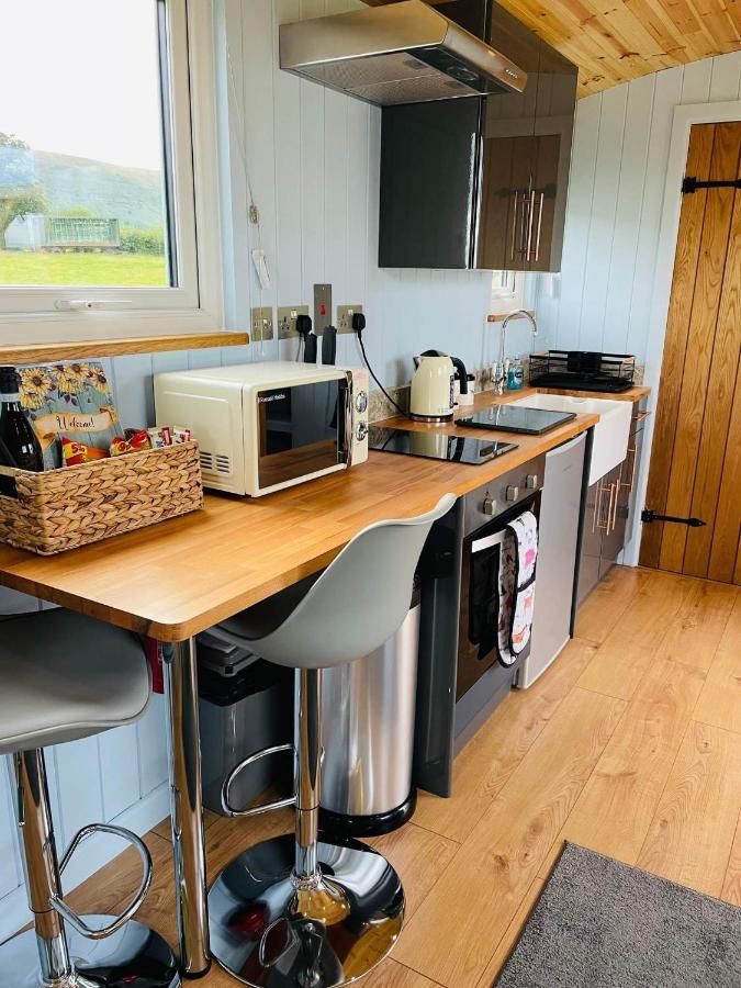 Bespoke Luxury Huts With Hot Tubs. Located In The Black Mountains. Llanveynoe Exteriör bild