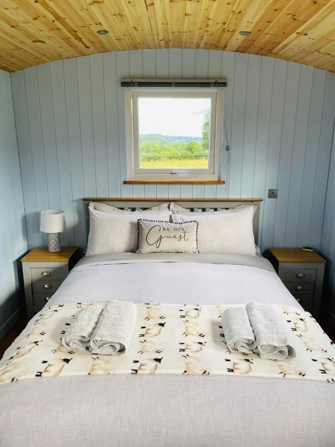 Bespoke Luxury Huts With Hot Tubs. Located In The Black Mountains. Llanveynoe Exteriör bild
