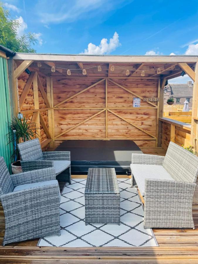 Bespoke Luxury Huts With Hot Tubs. Located In The Black Mountains. Llanveynoe Exteriör bild