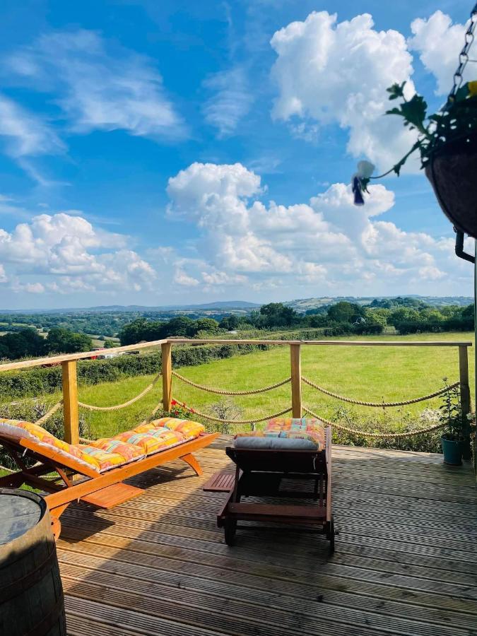 Bespoke Luxury Huts With Hot Tubs. Located In The Black Mountains. Llanveynoe Exteriör bild